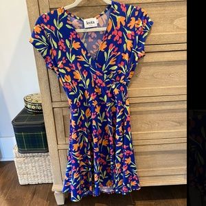 Floral print V neck tie dress